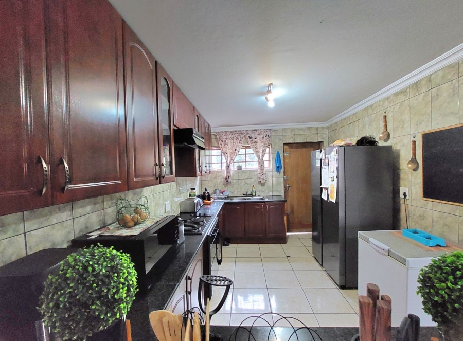 6 Bedroom Property for Sale in Brits North West